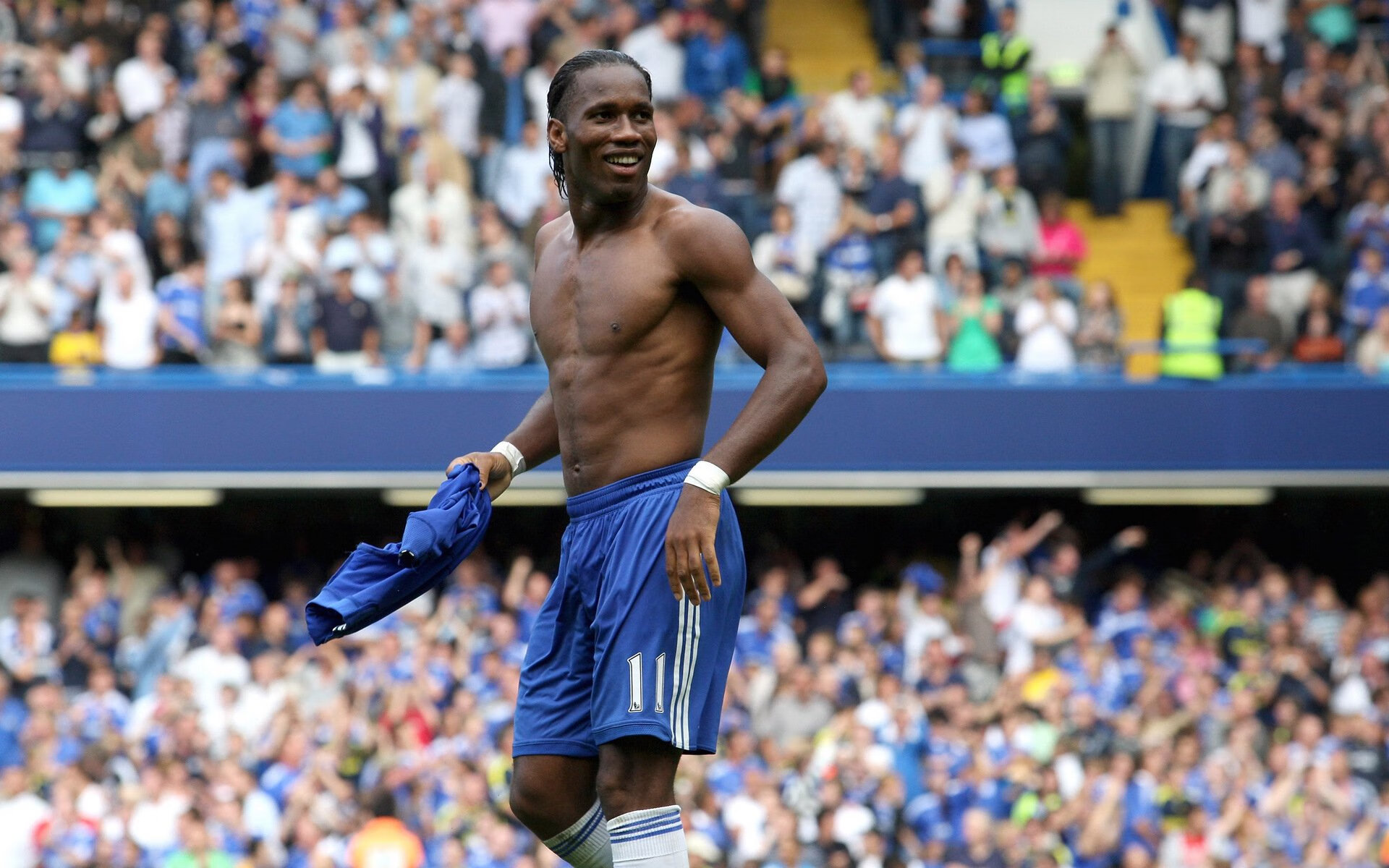 德国骑手弗洛尔·德·温内在2024年欧洲三项赛锦标赛中以“Thunder”马匹获得个人铜牌，表现出色。